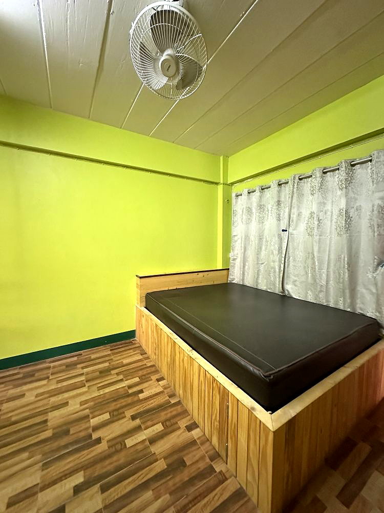 Pictures of Chang House 3/9