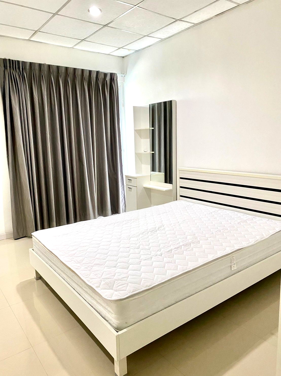 Pictures of Sunset Place Apartment 4/10