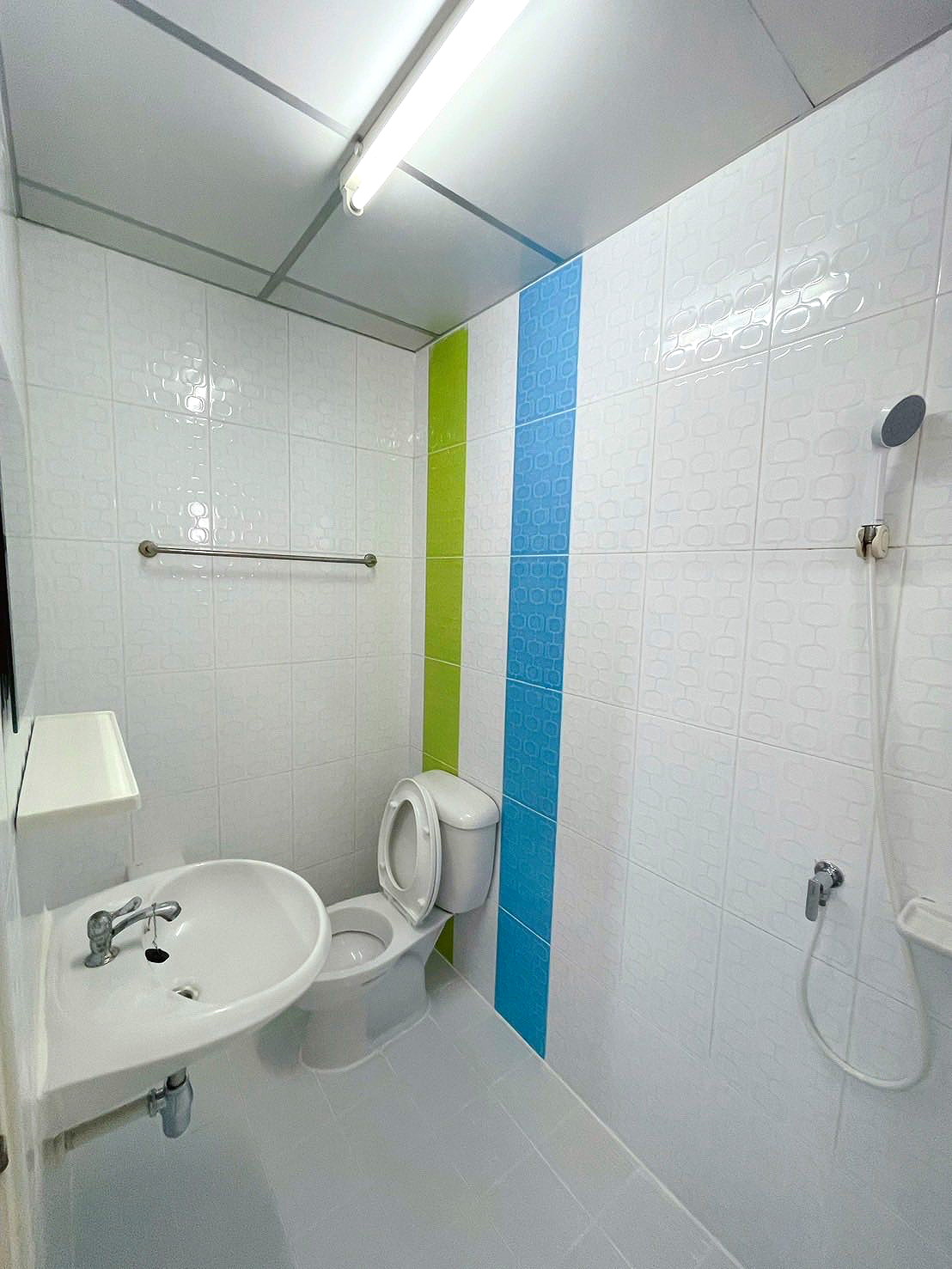 Pictures of Kittinakorn Jareonjai   14/16