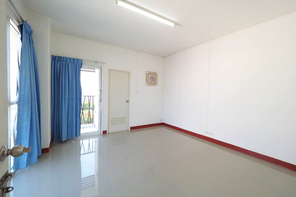 Pictures of Kittinakorn Jareonjai   9/16