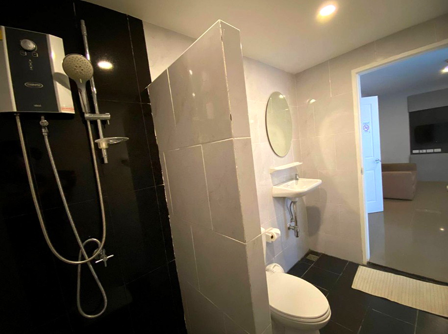 Pictures of RoomQuest Sukhumvit 107 4/9