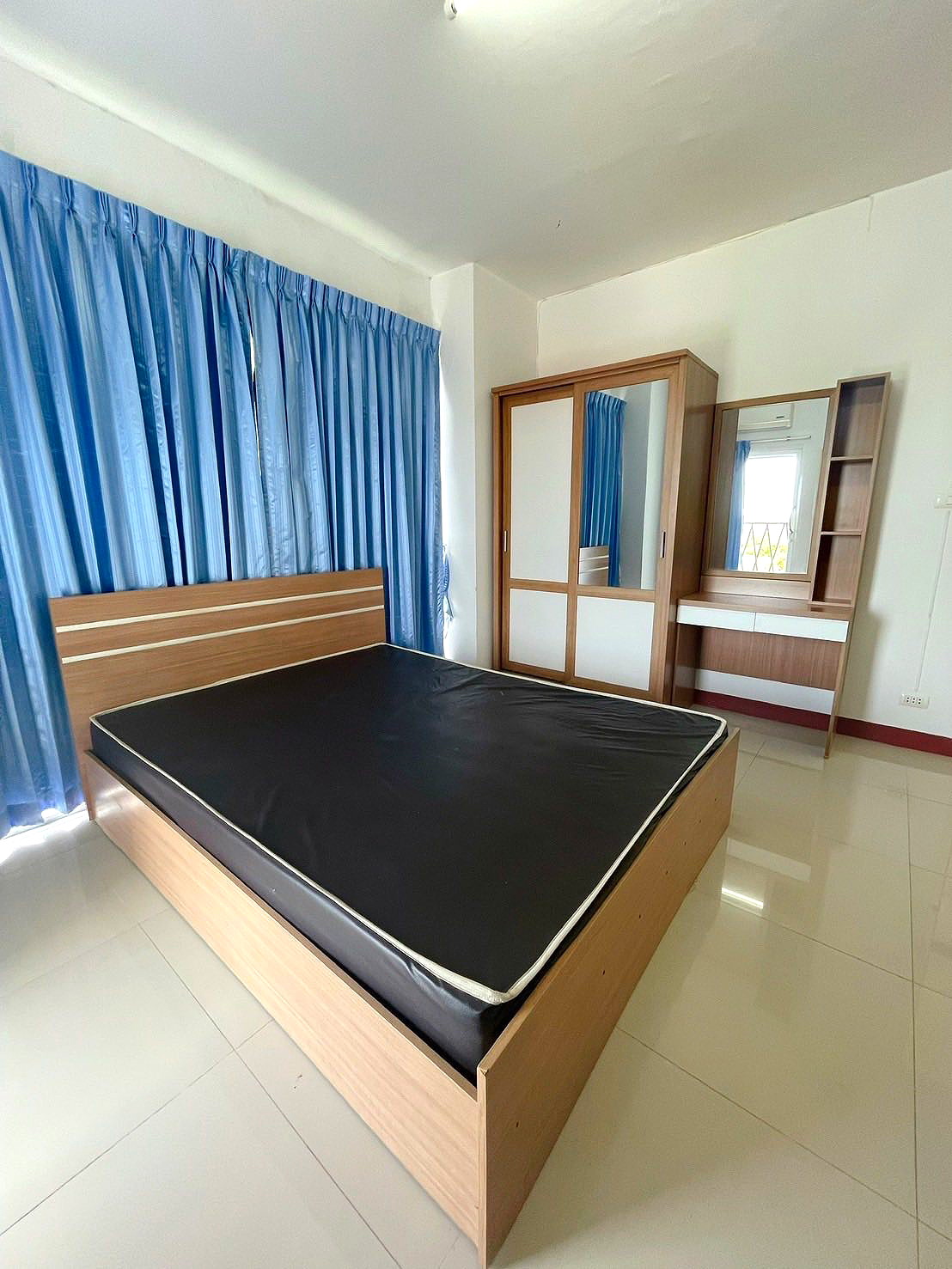 Pictures of Kittinakorn Jareonjai   4/16