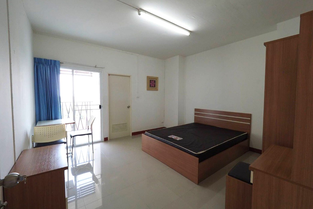 Pictures of Kittinakorn Jareonjai   2/16