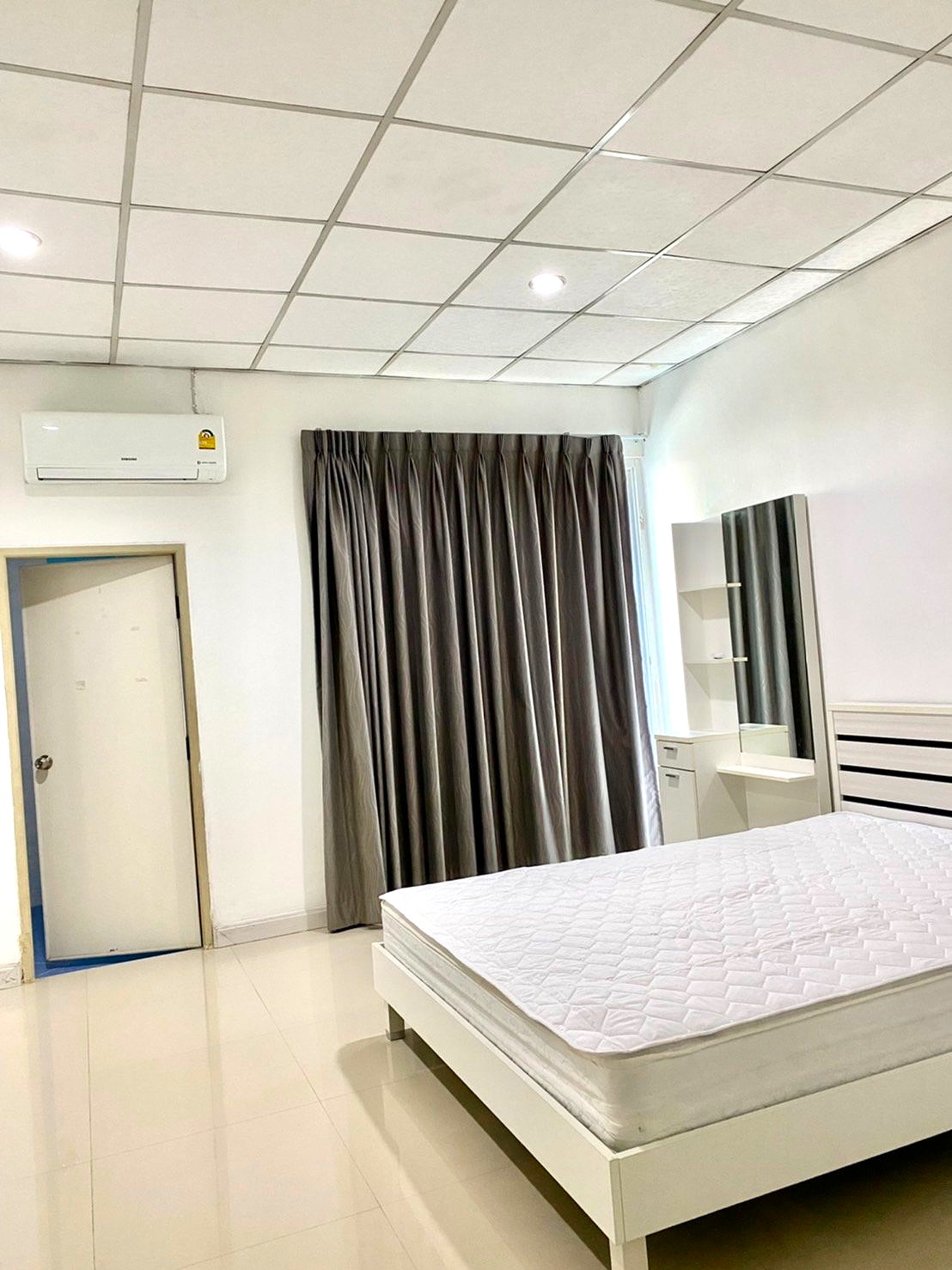 Pictures of Sunset Place Apartment 6/10