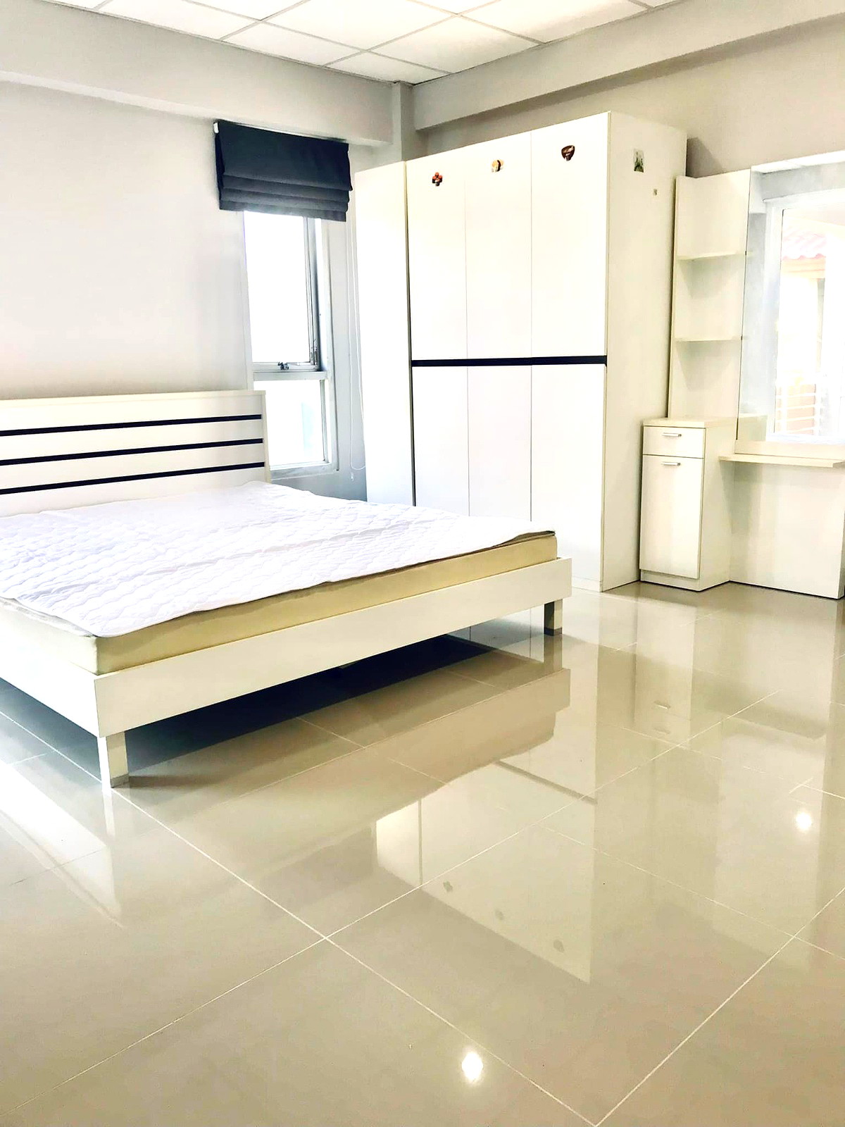 Pictures of Sunset Place Apartment 5/10