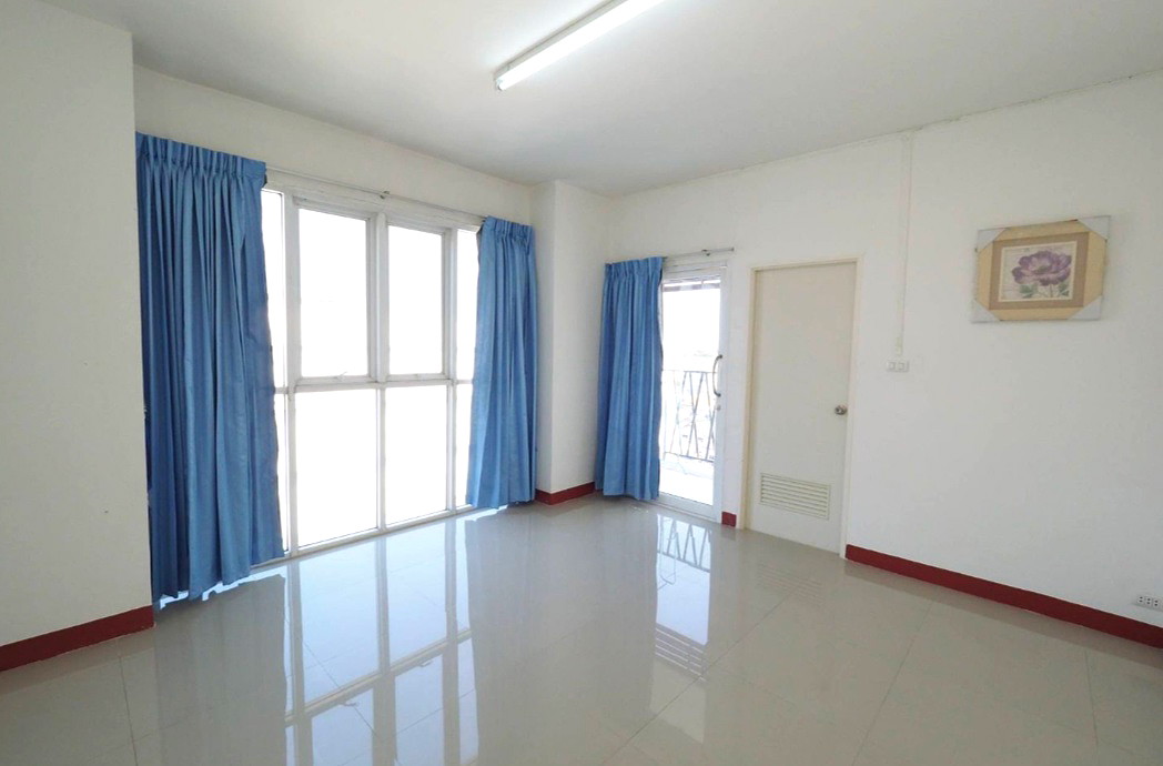 Pictures of Kittinakorn Jareonjai   8/16