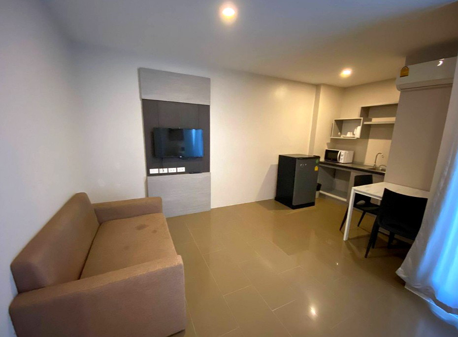 Pictures of RoomQuest Sukhumvit 107 3/9