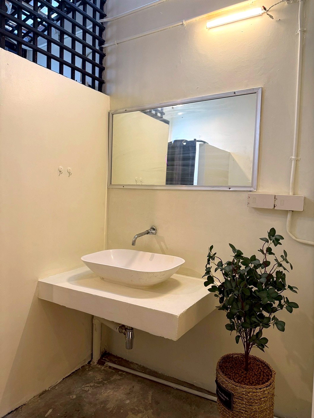 Pictures of The Banthat Tong Homie  9/16