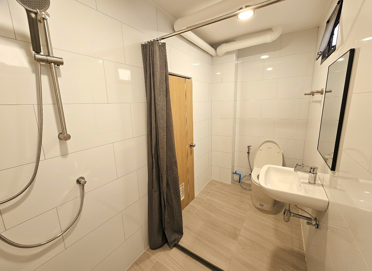 Pictures of Whitebox  Apartment (Rattanathibet) 9/16