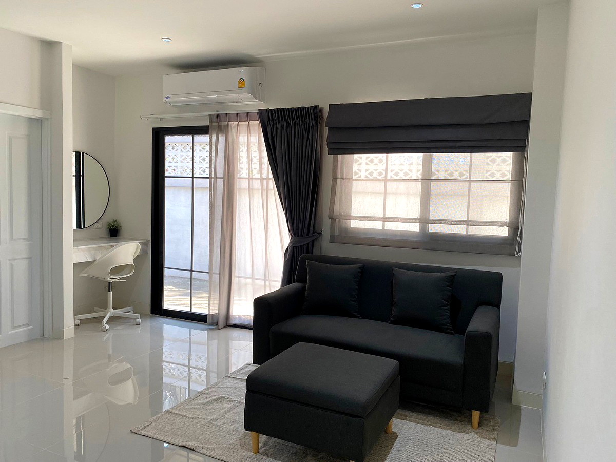 Pictures of DK Grand Phahonyothin 12/24