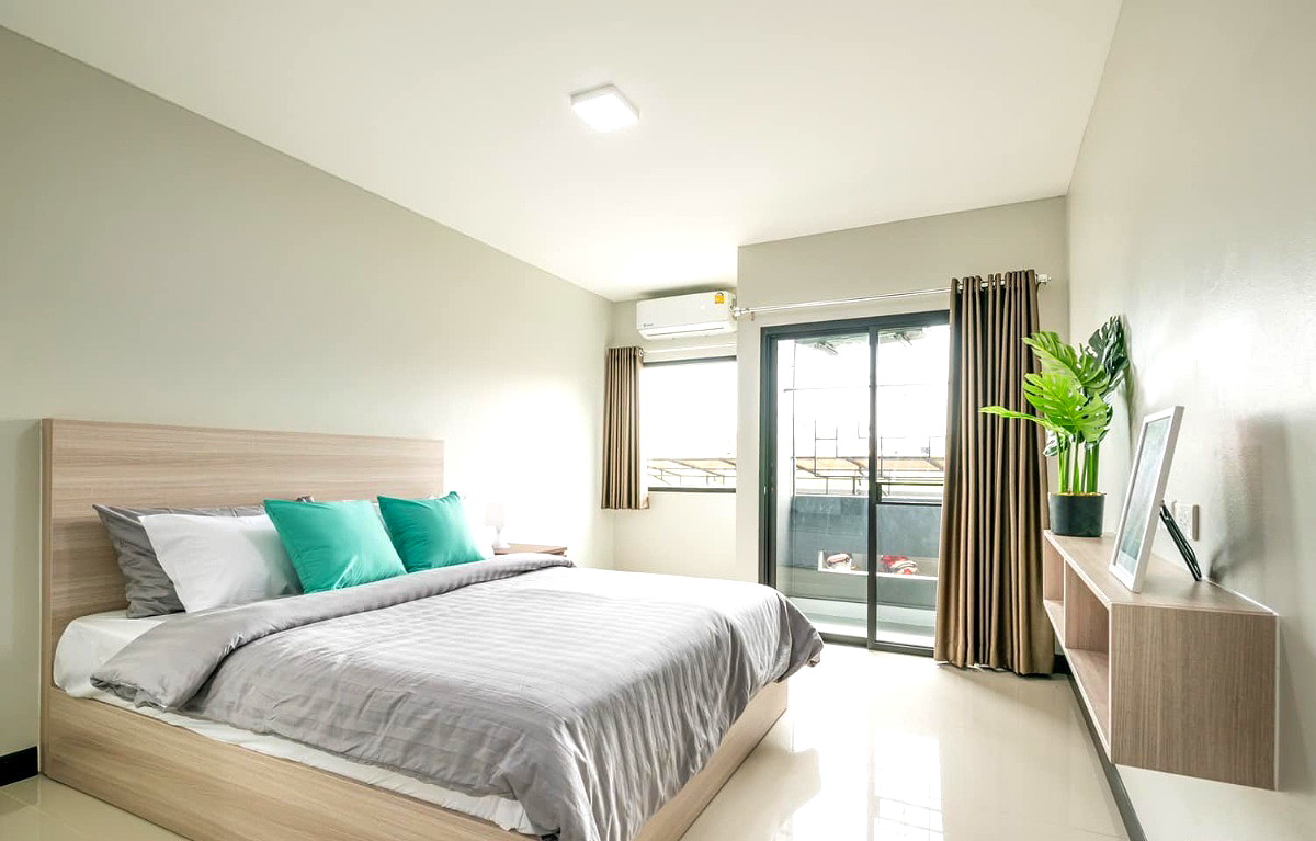 Pictures of Home 41 Place 4/16