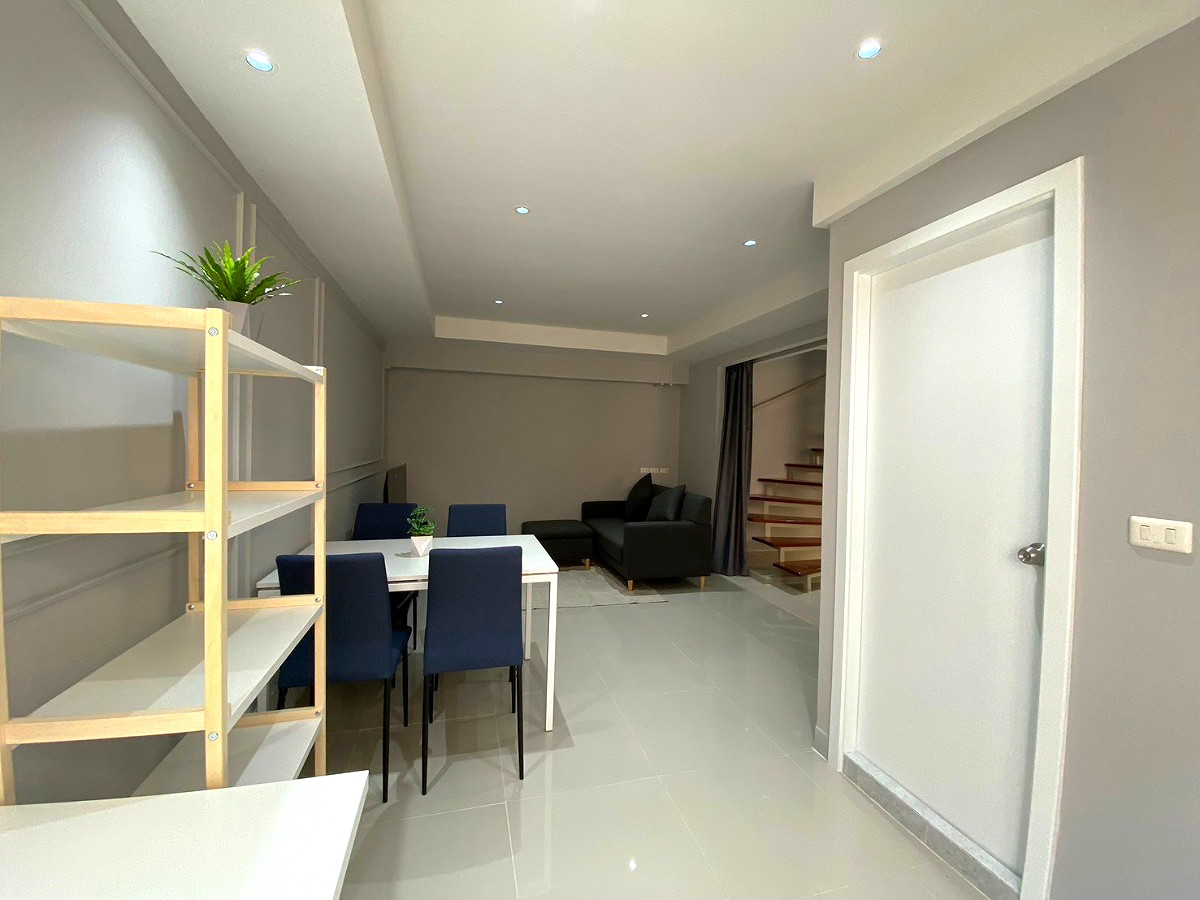 Pictures of DK Grand Phahonyothin 16/24