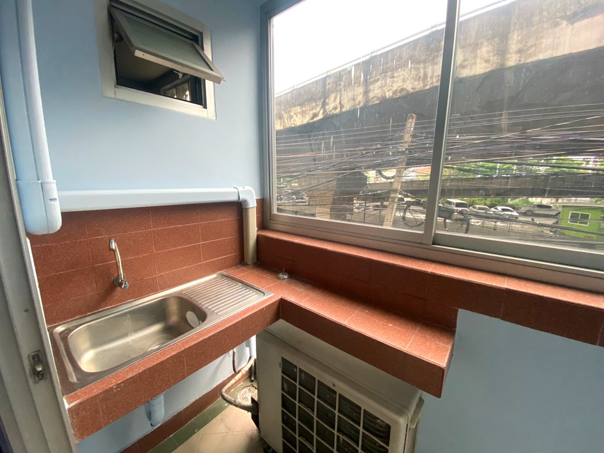 Pictures of DK Grand Phahonyothin 8/24