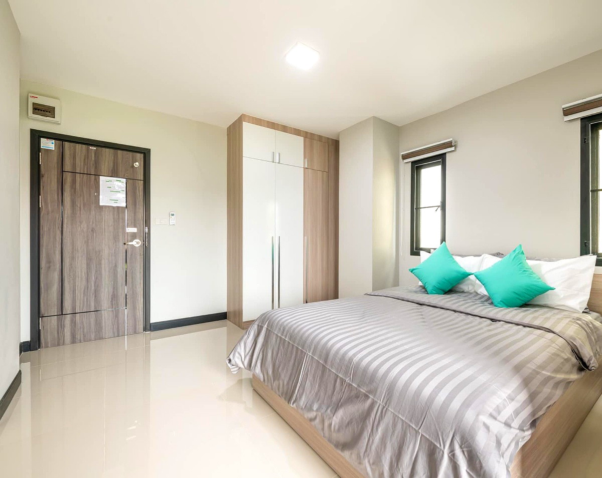 Pictures of Home 41 Place 5/16