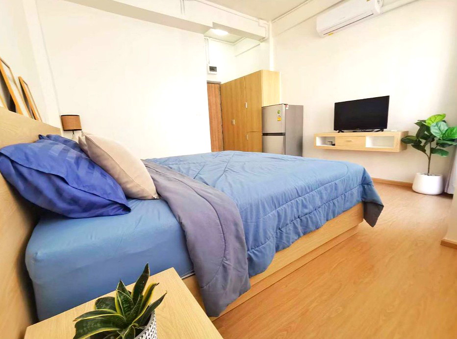 Pictures of Hippo House 1/6