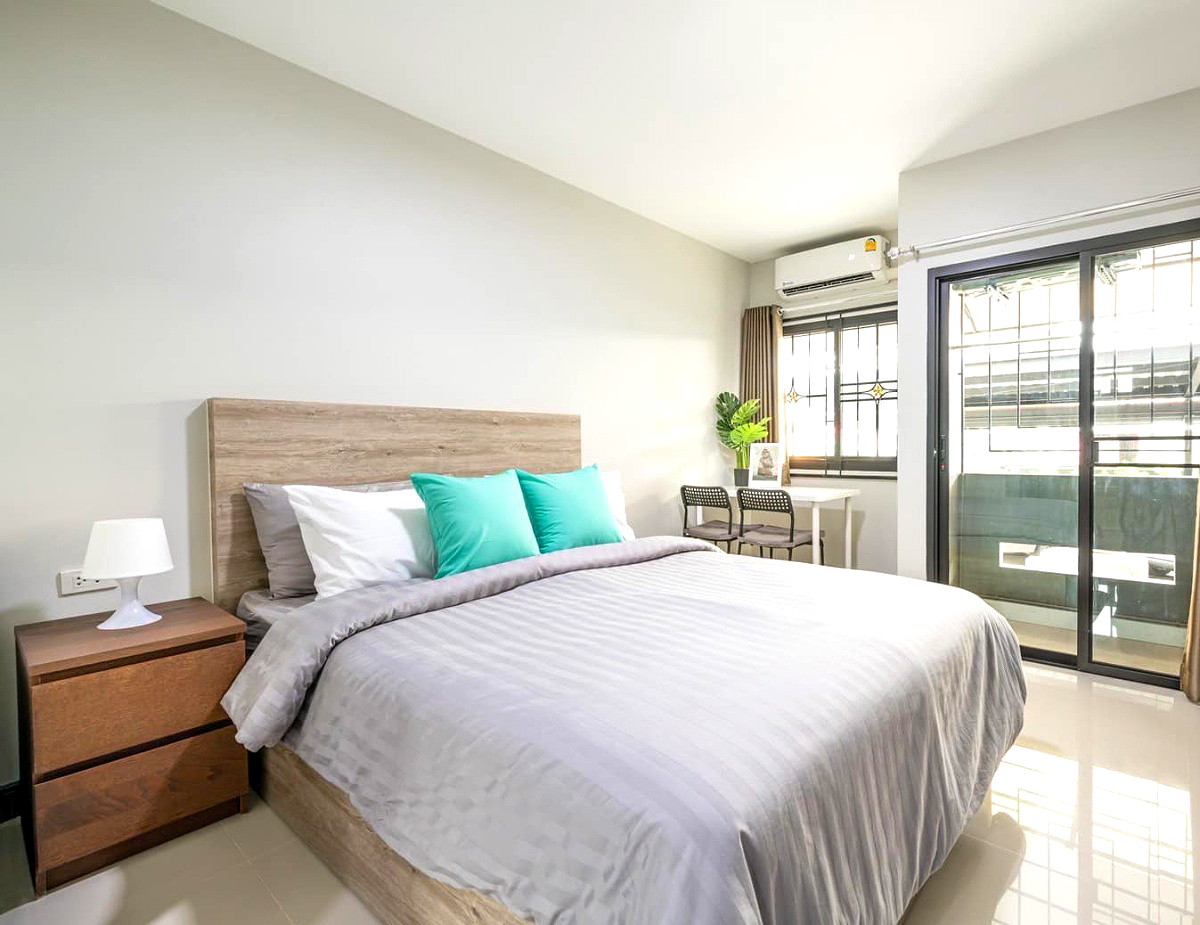 Pictures of Home 41 Place 2/16