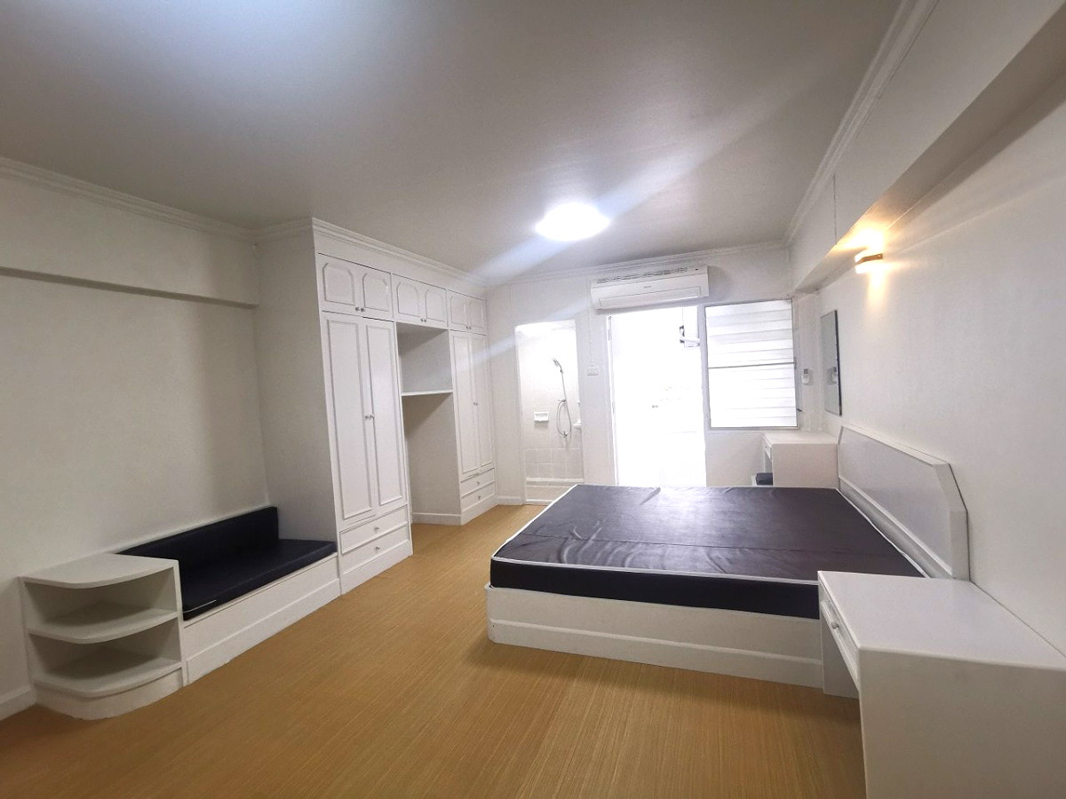 Pictures of Phatthanakarn House  8/12