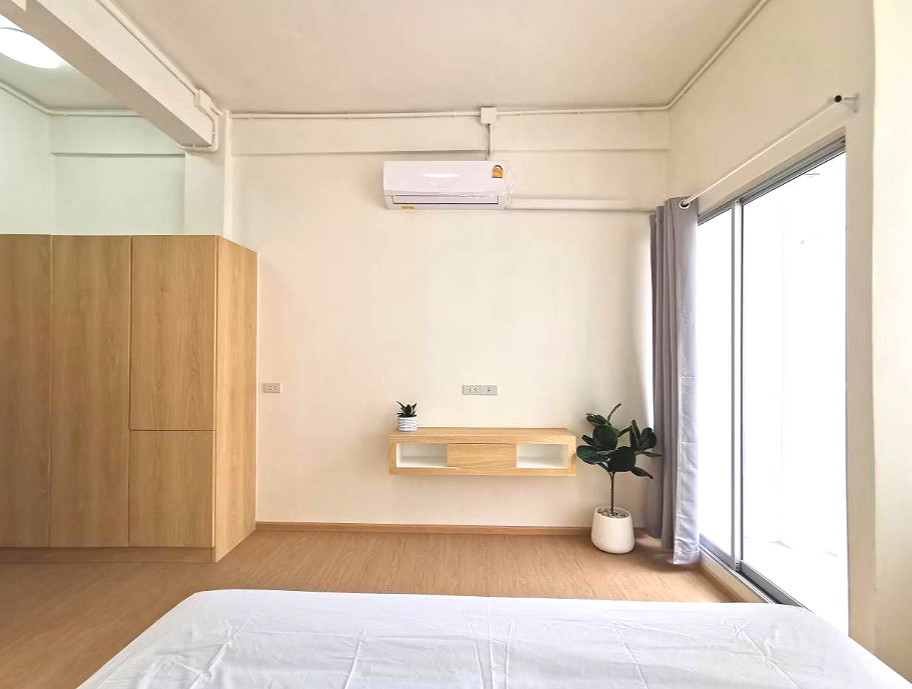 Pictures of Hippo House 5/6