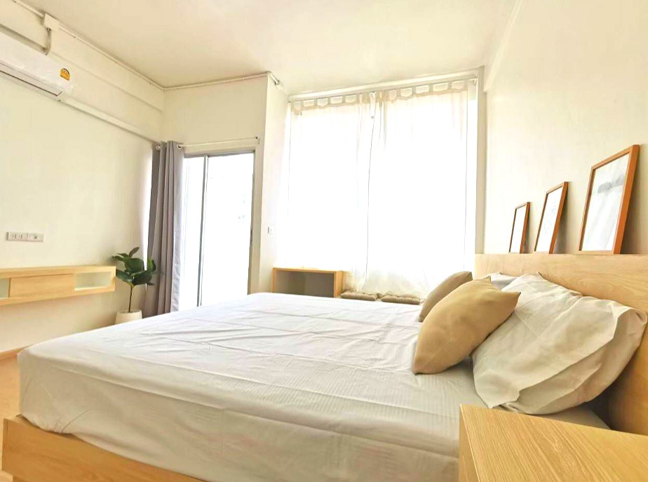 Pictures of Hippo House 2/6