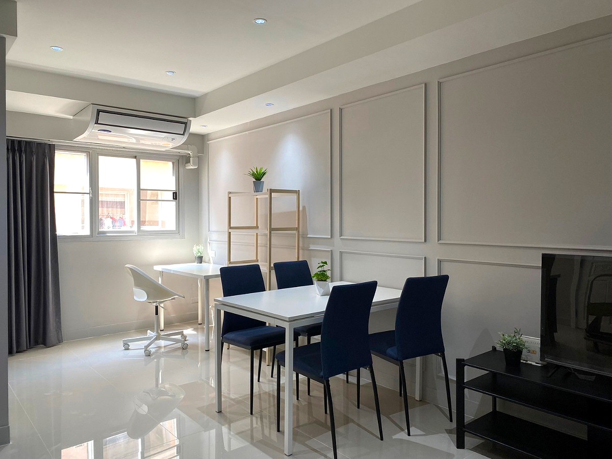 Pictures of DK Grand Phahonyothin 17/24