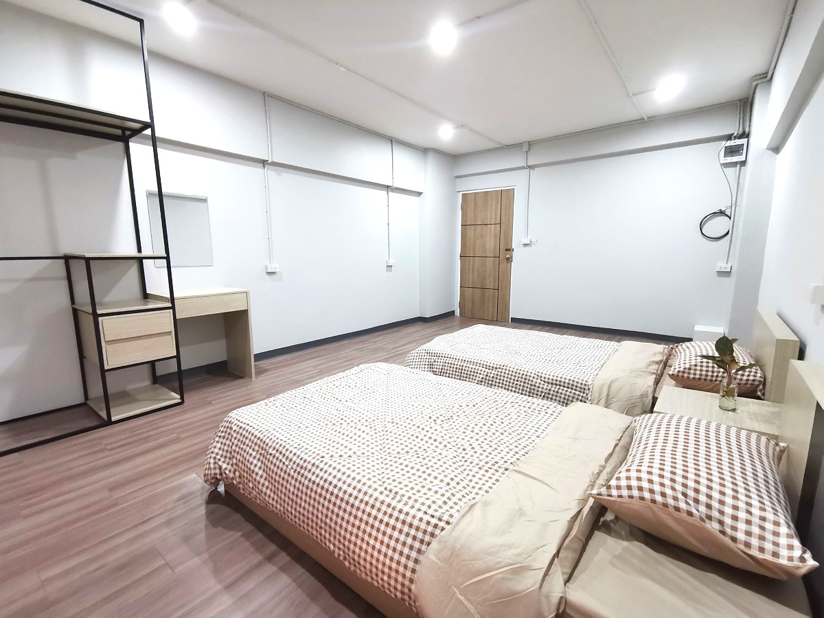 Pictures of Phatthanakarn House  1/12