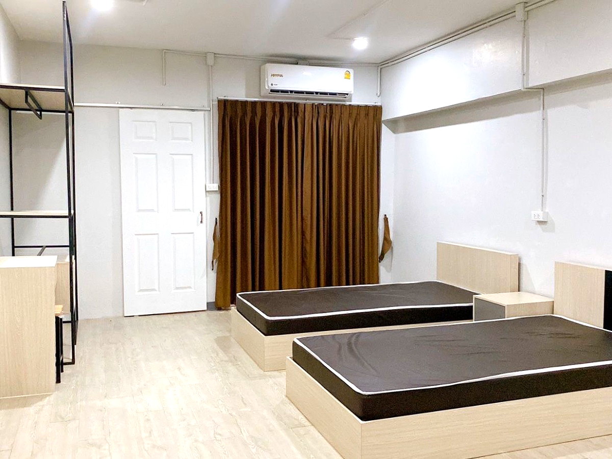 Pictures of Phatthanakarn House  4/12