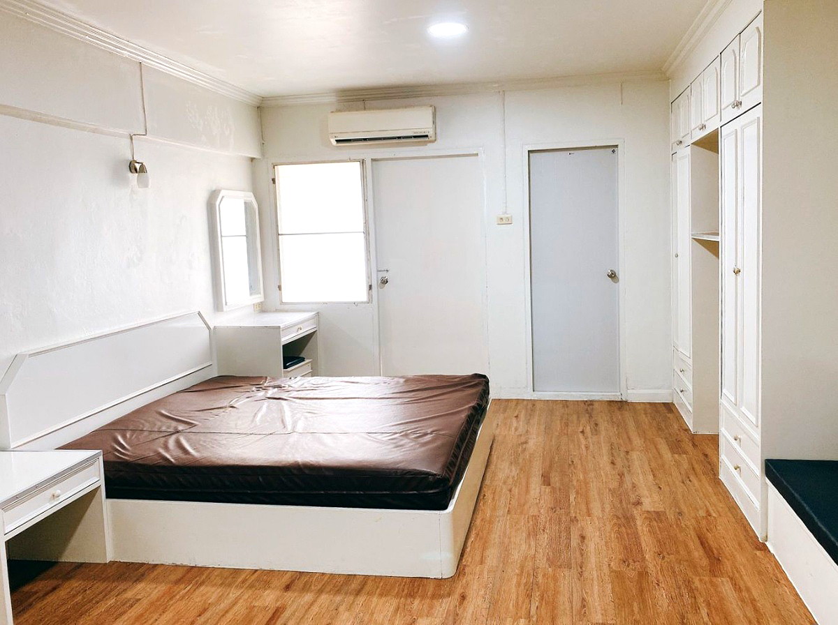 Pictures of Phatthanakarn House  7/12