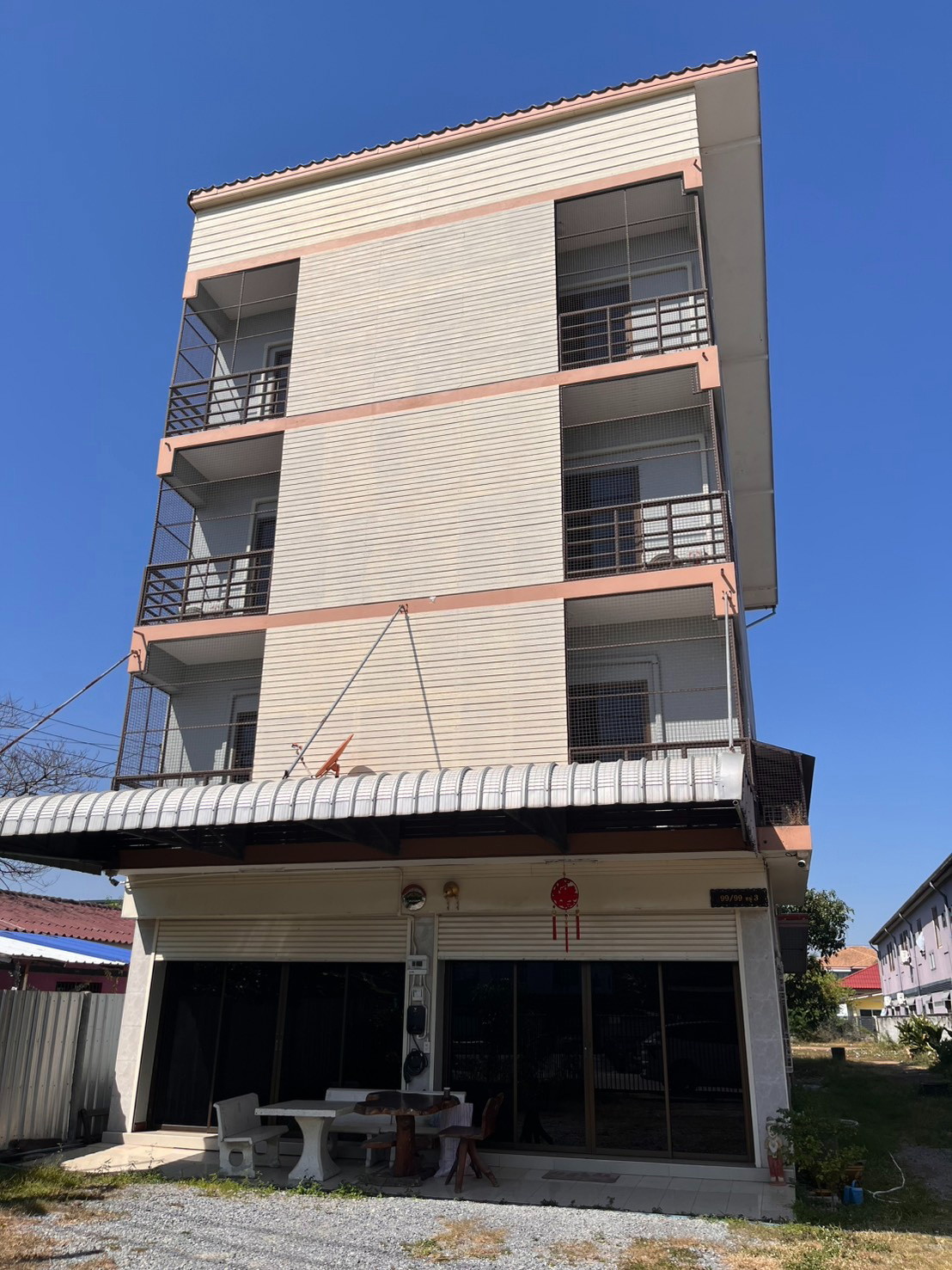 Condo — photo 1