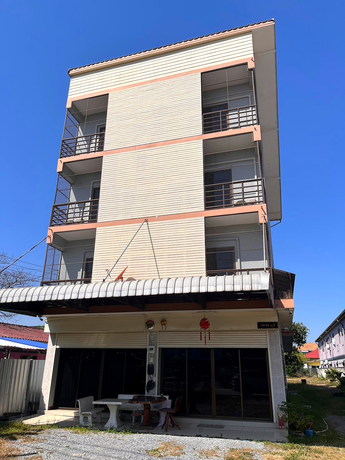 Pictures of Baan99 1/8