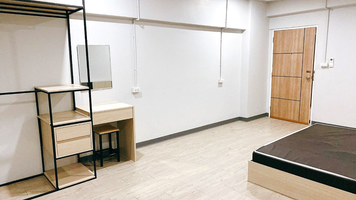 Pictures of Phatthanakarn House  3/12