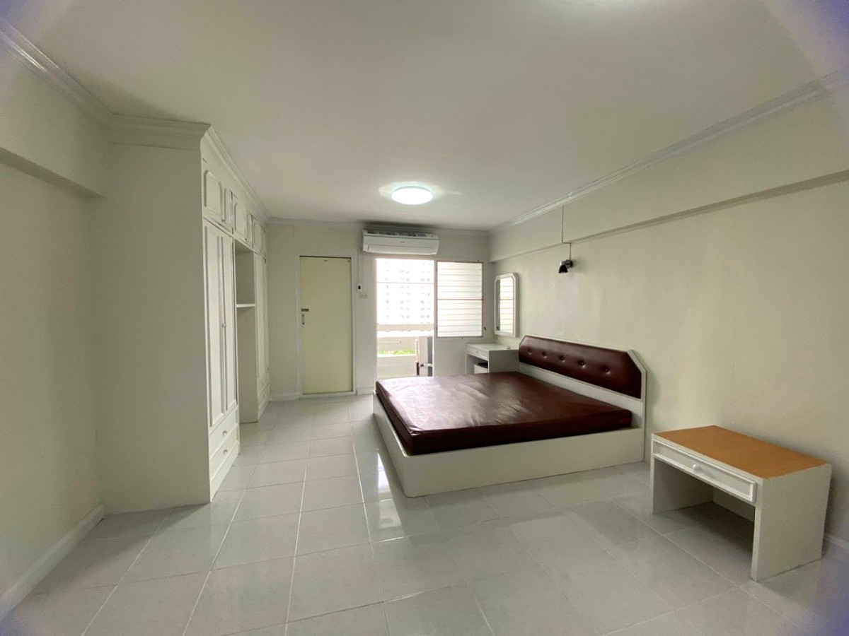 Pictures of Phatthanakarn House  9/12