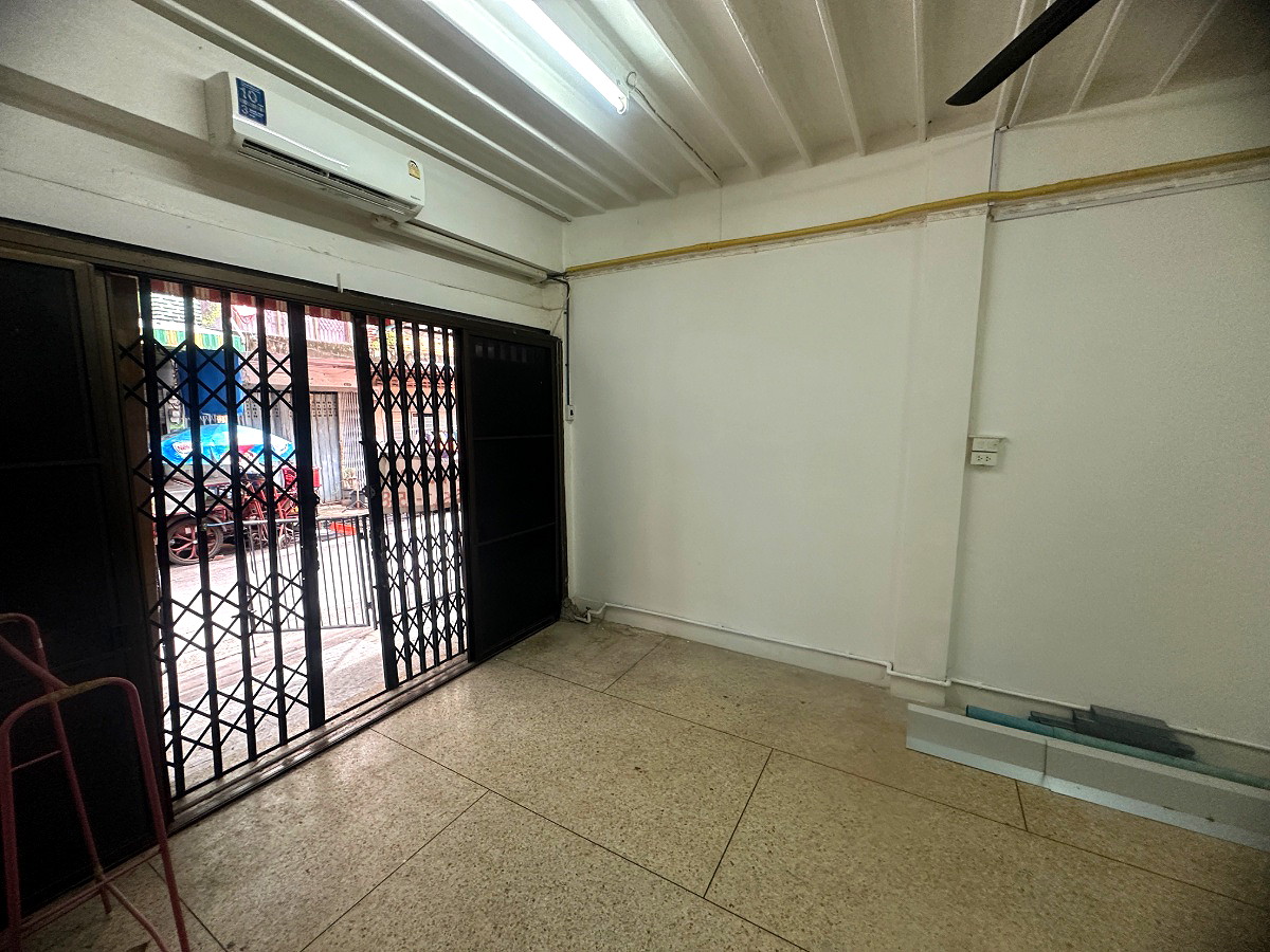 Pictures of 3-storey townhouse, beautifully decorated 37/42