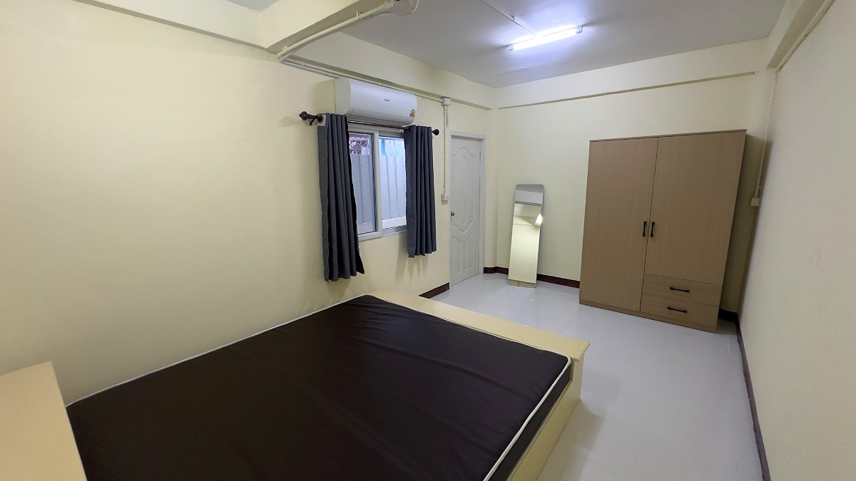 Pictures of B house 1/5