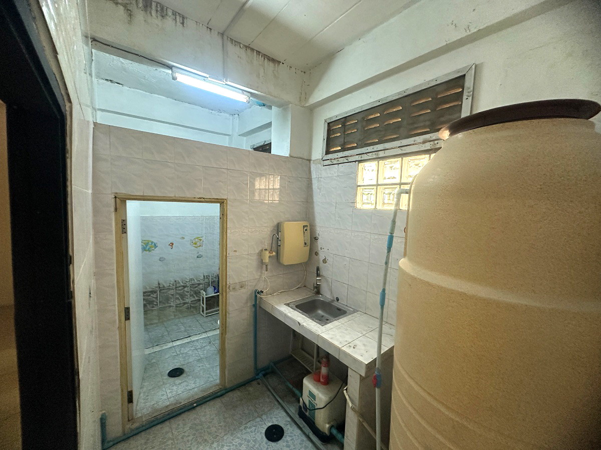 Pictures of 3-storey townhouse, beautifully decorated 38/42