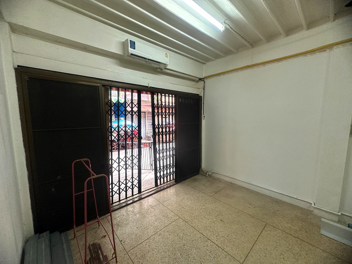 Pictures of 3-storey townhouse, beautifully decorated 36/42