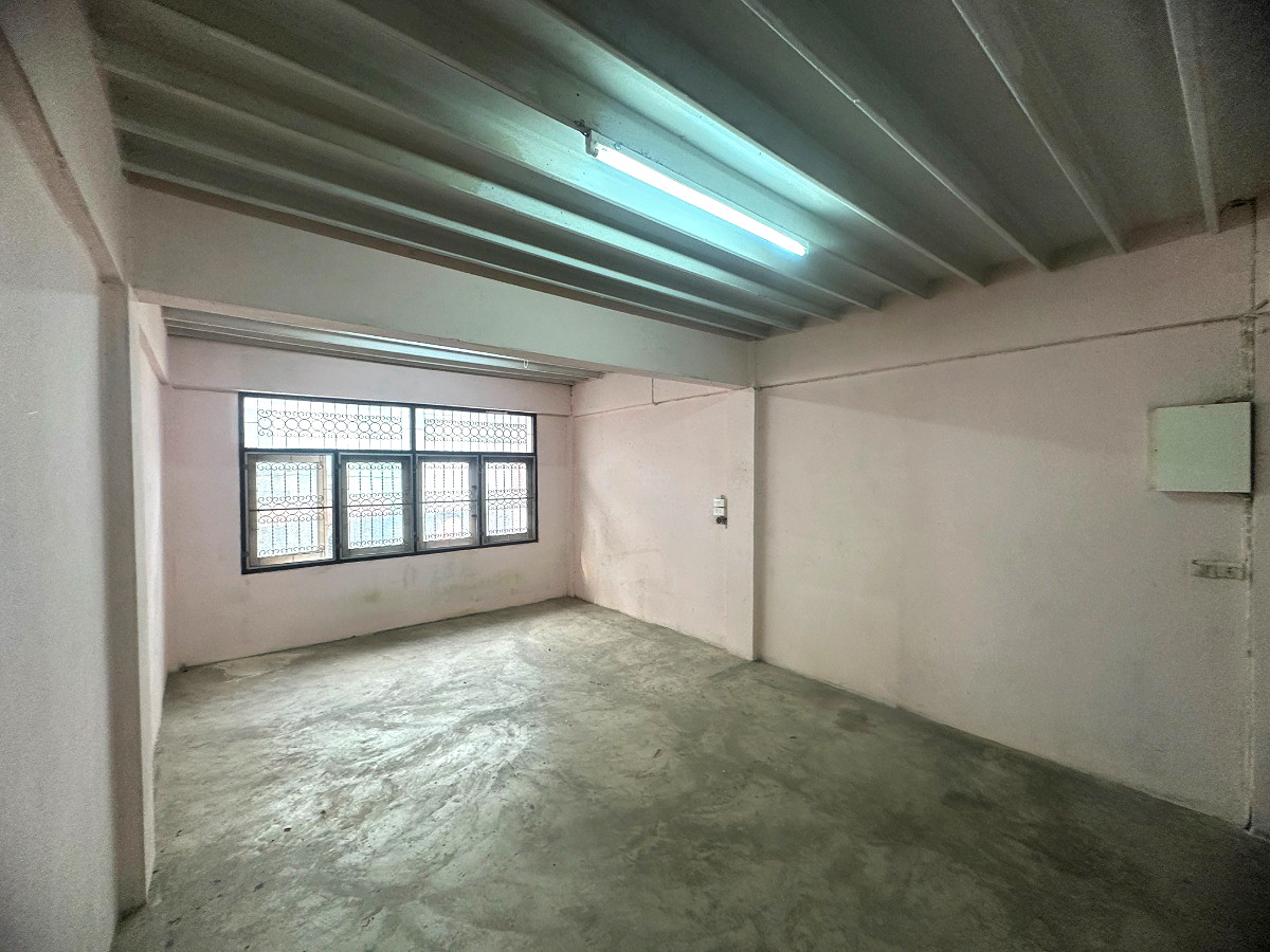 Pictures of 3-storey townhouse, beautifully decorated 29/42