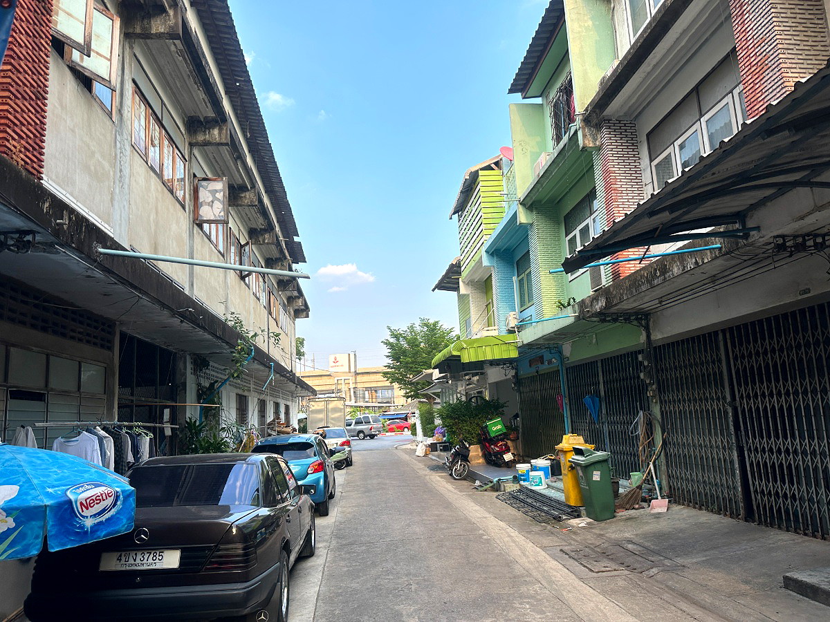 Pictures of 3-storey townhouse, beautifully decorated 1/42