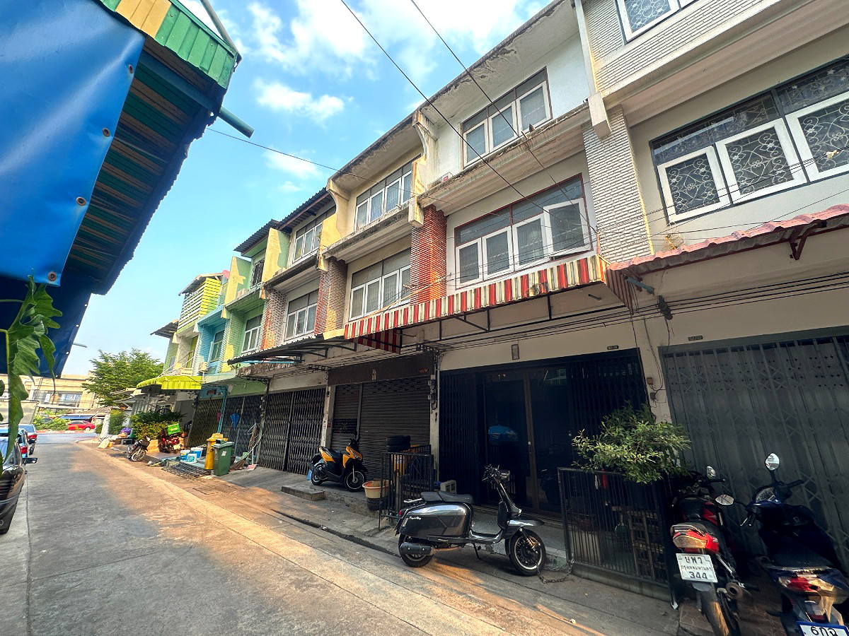 Pictures of 3-storey townhouse, beautifully decorated 6/42