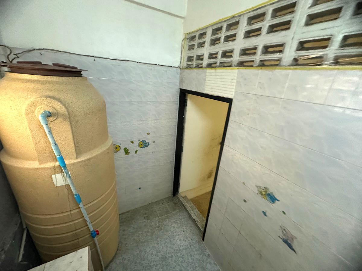 Pictures of 3-storey townhouse, beautifully decorated 40/42