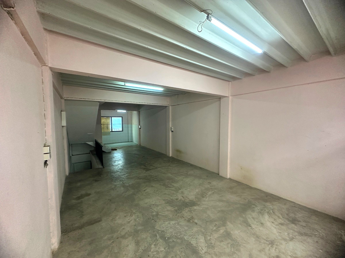 Pictures of 3-storey townhouse, beautifully decorated 25/42