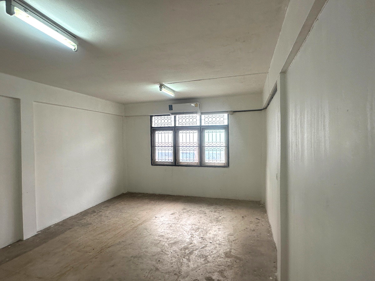 Pictures of 3-storey townhouse, beautifully decorated 24/42