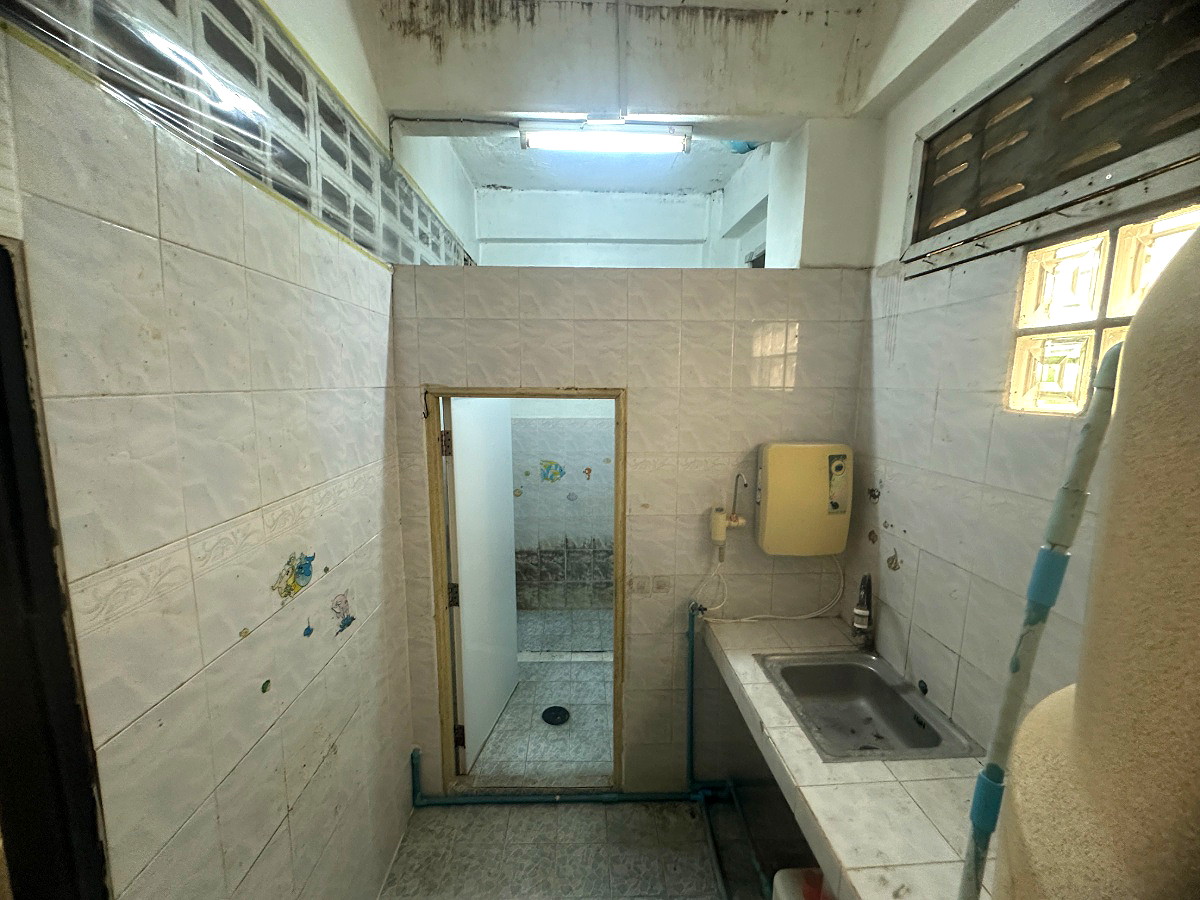 Pictures of 3-storey townhouse, beautifully decorated 39/42