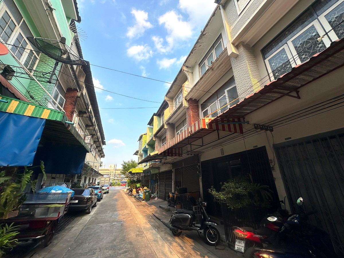 Pictures of 3-storey townhouse, beautifully decorated 10/42