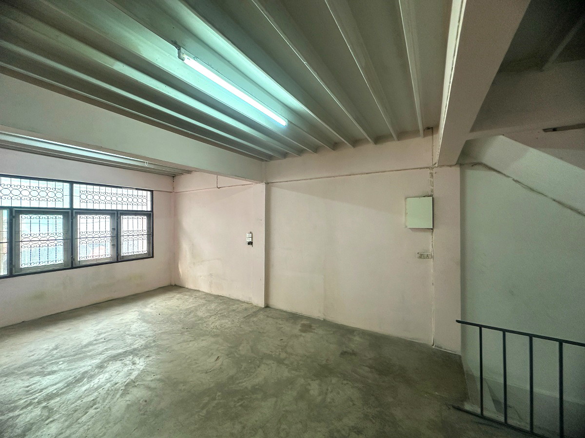 Pictures of 3-storey townhouse, beautifully decorated 30/42