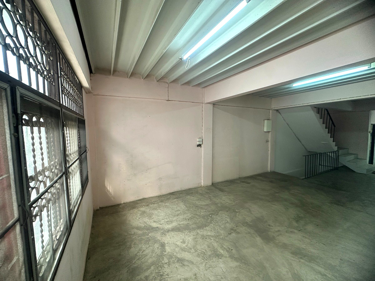 Pictures of 3-storey townhouse, beautifully decorated 27/42