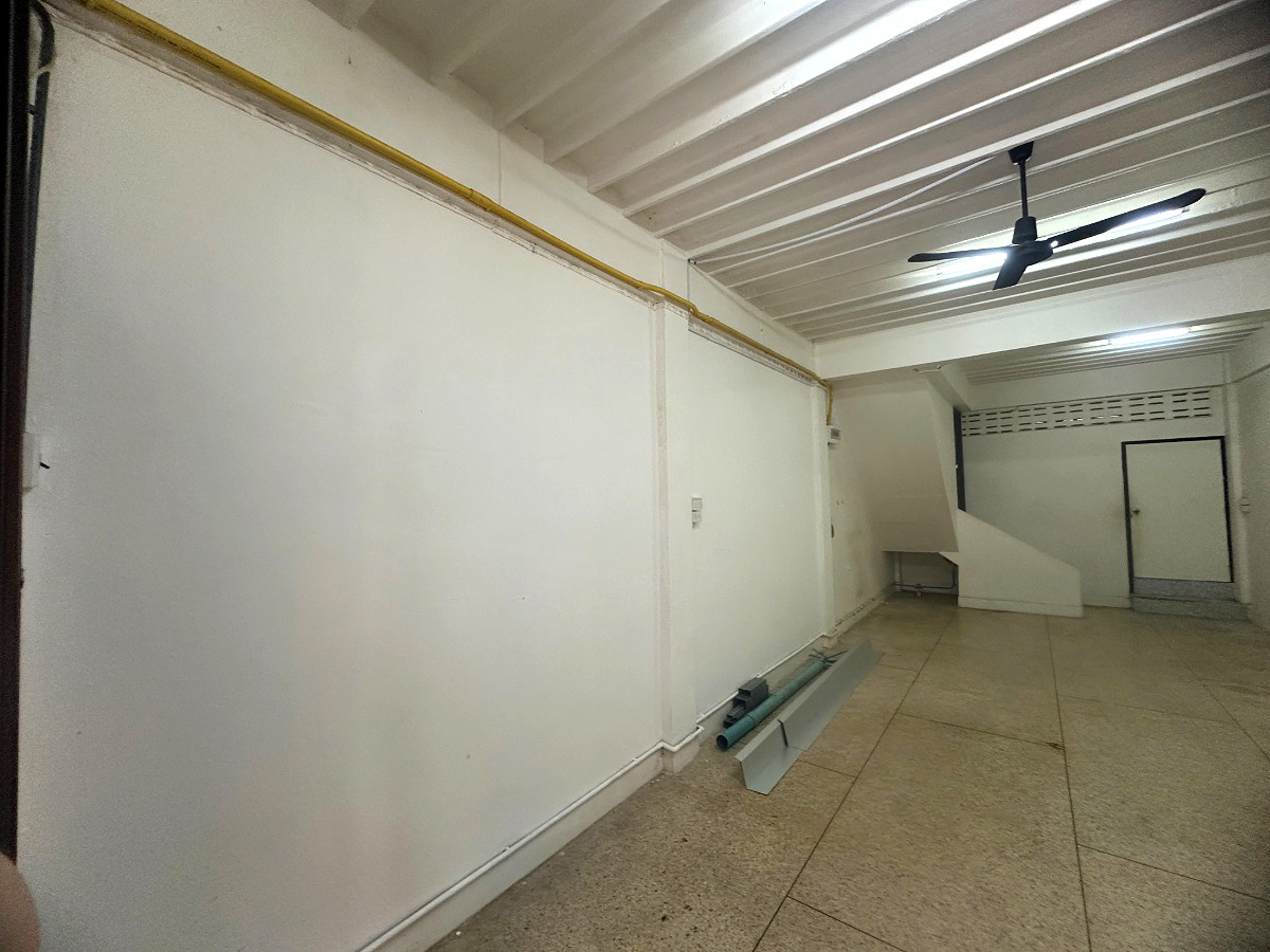 Pictures of 3-storey townhouse, beautifully decorated 35/42