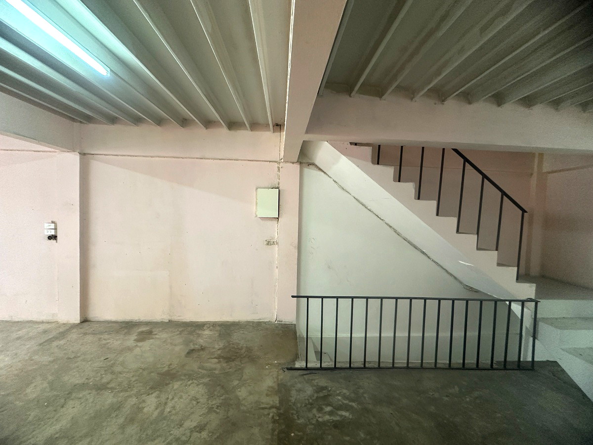 Pictures of 3-storey townhouse, beautifully decorated 28/42