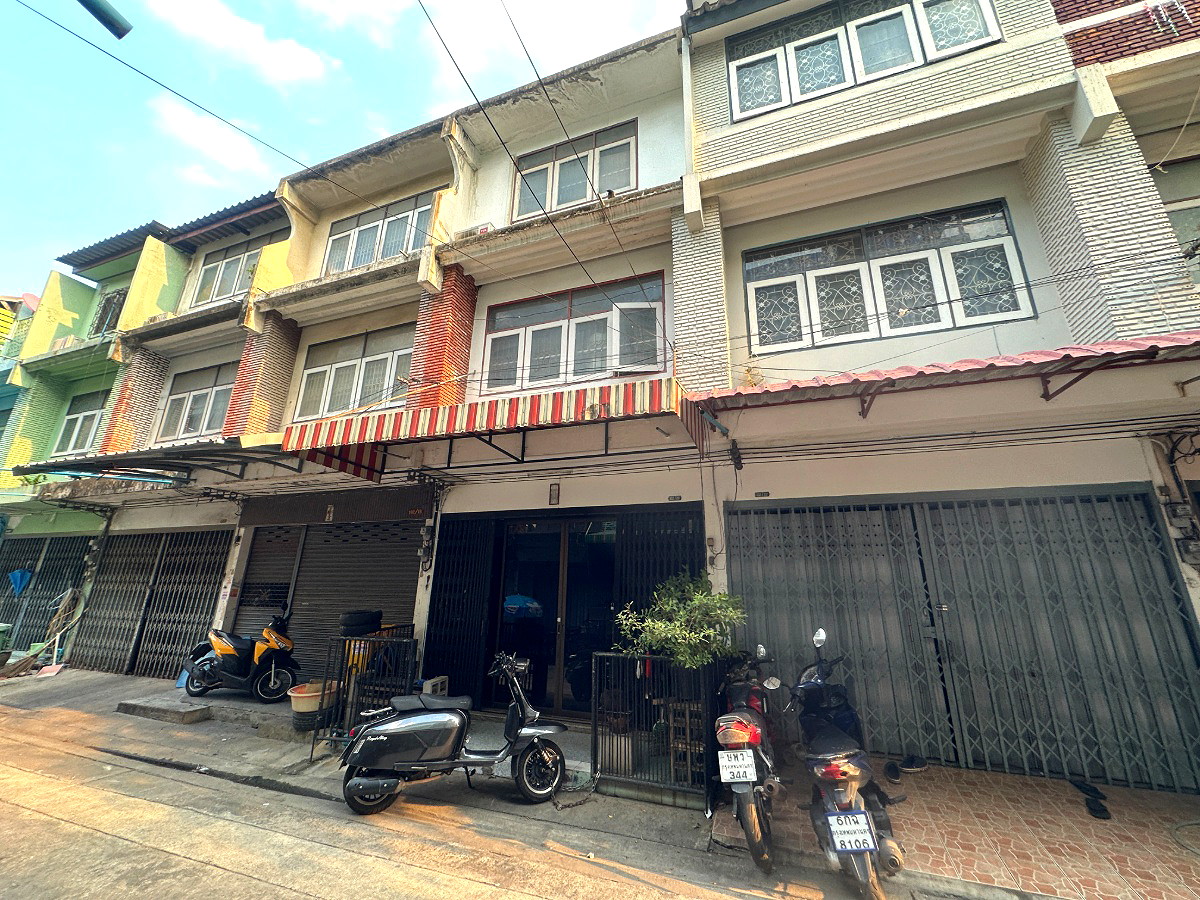 Pictures of 3-storey townhouse, beautifully decorated 4/42