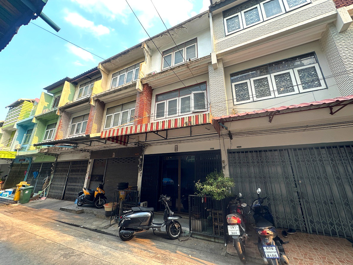 Pictures of 3-storey townhouse, beautifully decorated 5/42