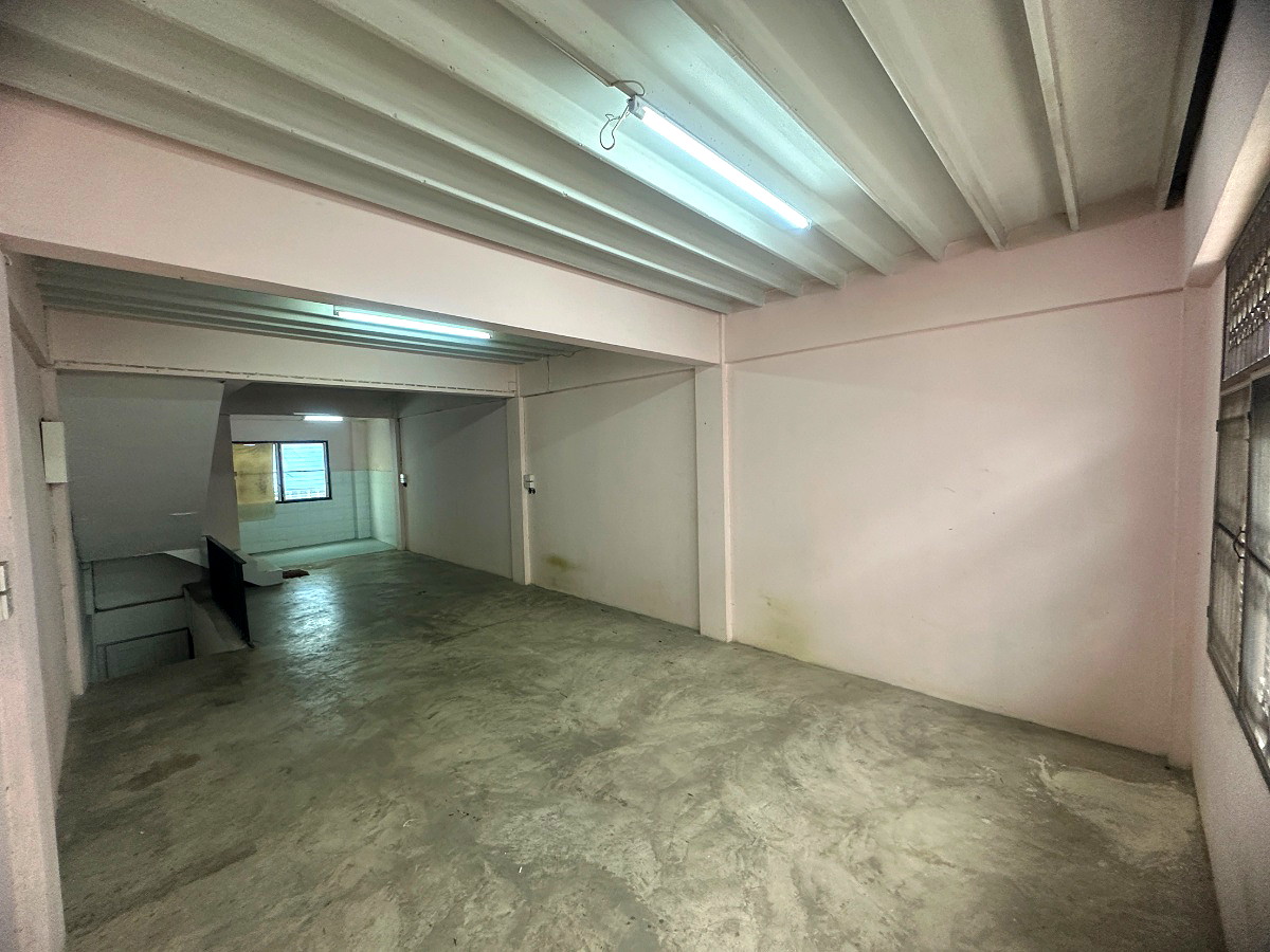 Pictures of 3-storey townhouse, beautifully decorated 26/42